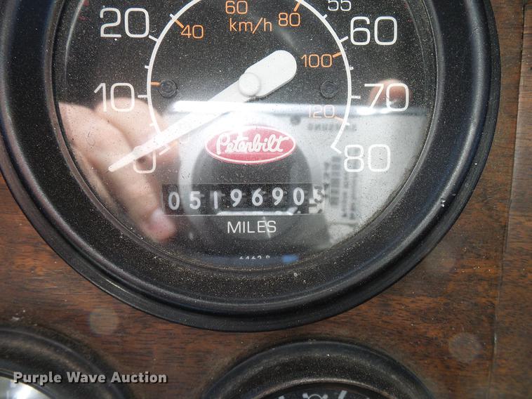 image for item DD5943 1996 Peterbilt 379 semi truck