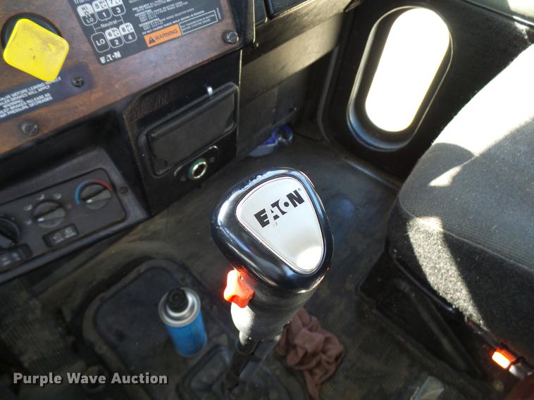 image for item DD5943 1996 Peterbilt 379 semi truck