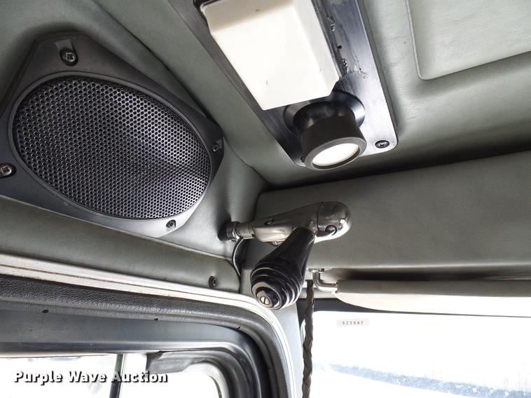 image for item DD5943 1996 Peterbilt 379 semi truck