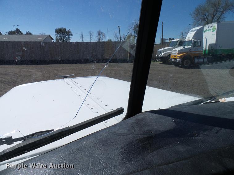 image for item DD5943 1996 Peterbilt 379 semi truck