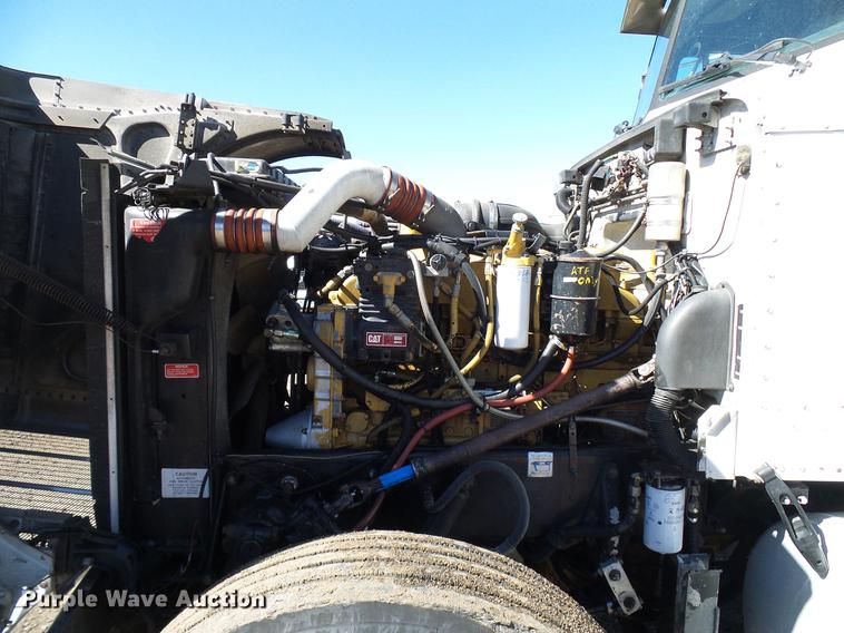 image for item DD5943 1996 Peterbilt 379 semi truck