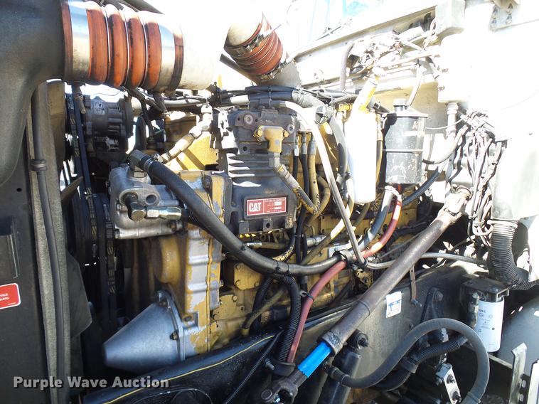 image for item DD5943 1996 Peterbilt 379 semi truck