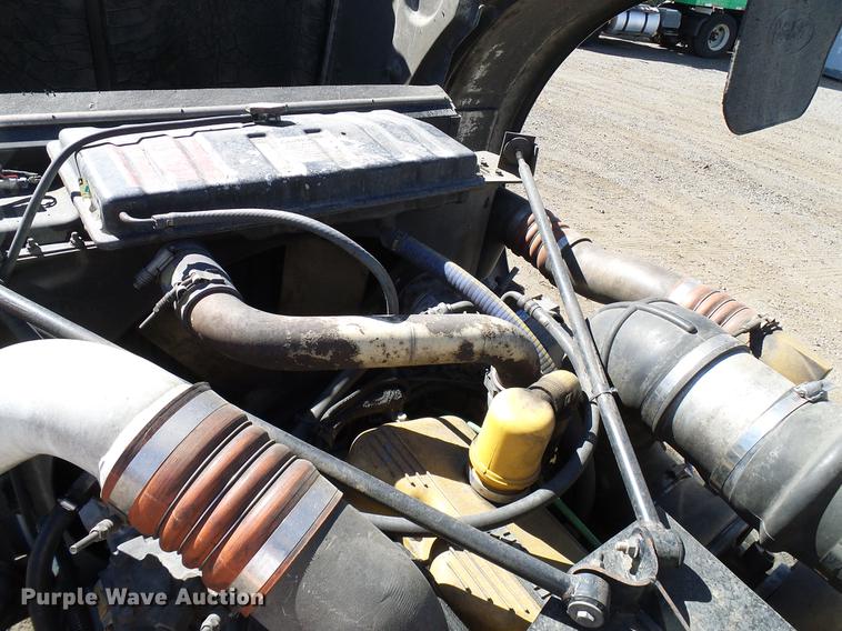 image for item DD5943 1996 Peterbilt 379 semi truck