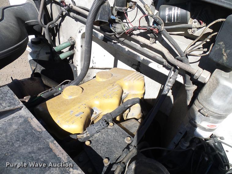 image for item DD5943 1996 Peterbilt 379 semi truck