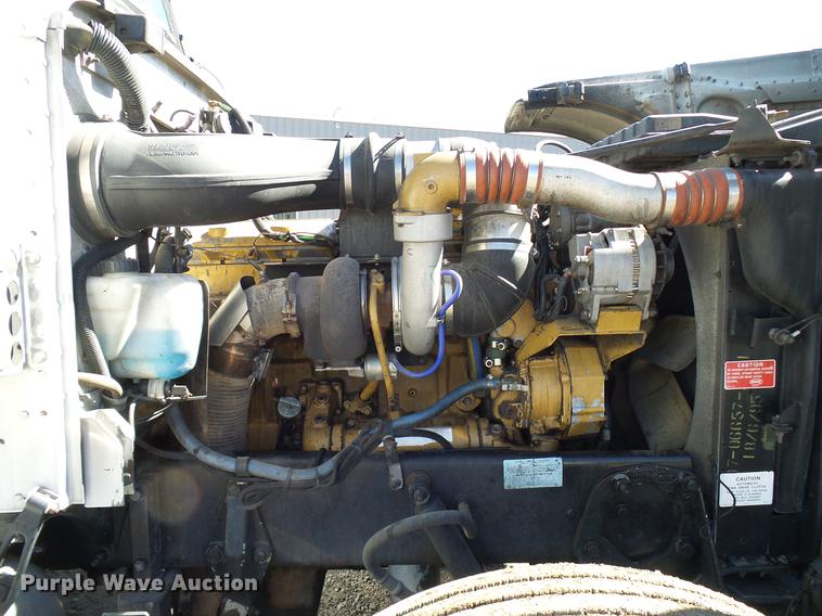 image for item DD5943 1996 Peterbilt 379 semi truck