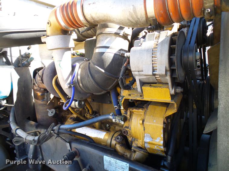 image for item DD5943 1996 Peterbilt 379 semi truck