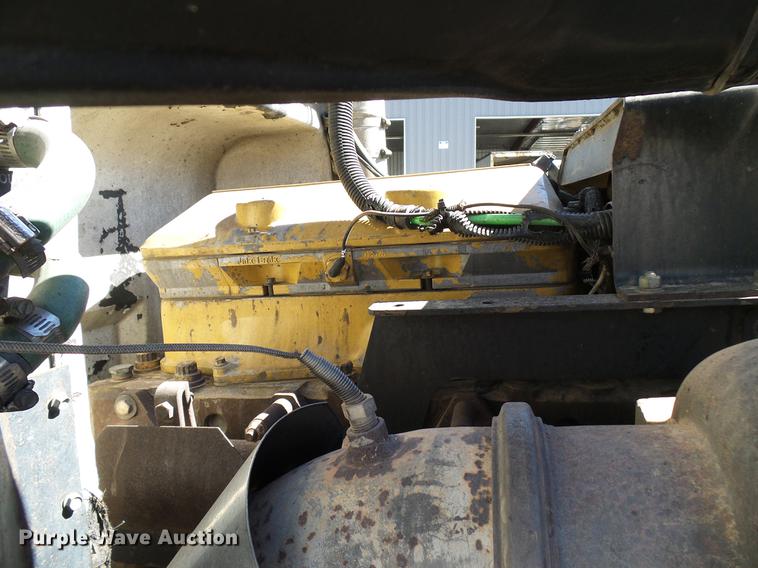 image for item DD5943 1996 Peterbilt 379 semi truck