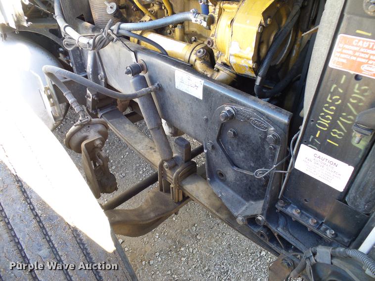 image for item DD5943 1996 Peterbilt 379 semi truck