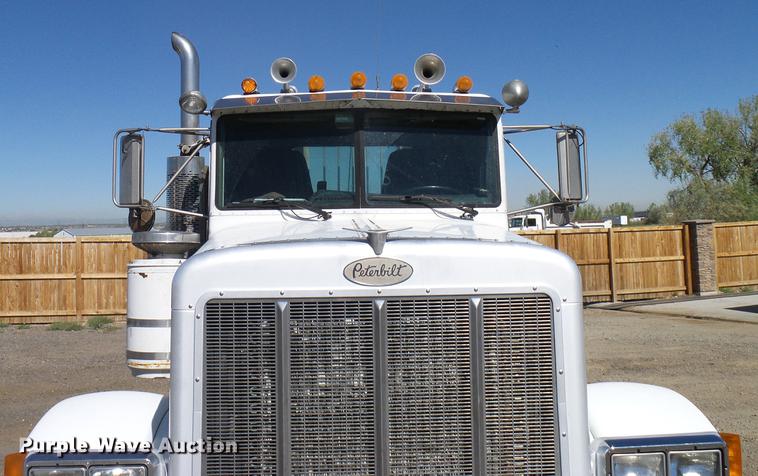 image for item DD5943 1996 Peterbilt 379 semi truck