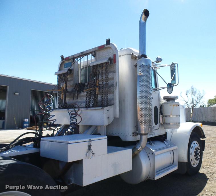 image for item DD5943 1996 Peterbilt 379 semi truck