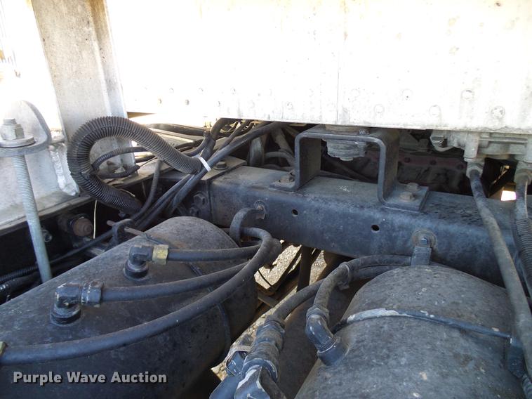 image for item DD5943 1996 Peterbilt 379 semi truck