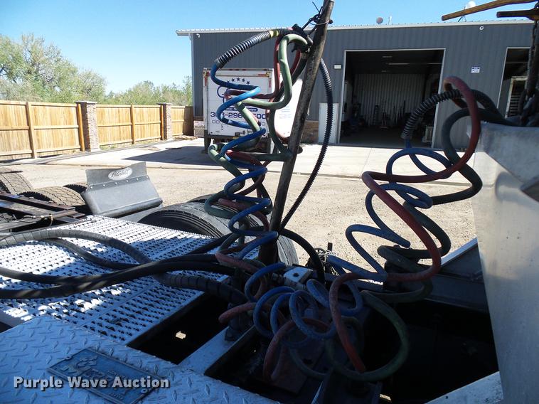 image for item DD5943 1996 Peterbilt 379 semi truck