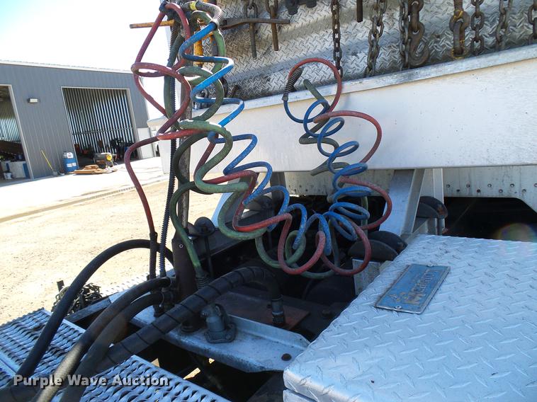 image for item DD5943 1996 Peterbilt 379 semi truck