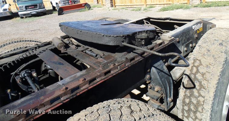 image for item DD5943 1996 Peterbilt 379 semi truck