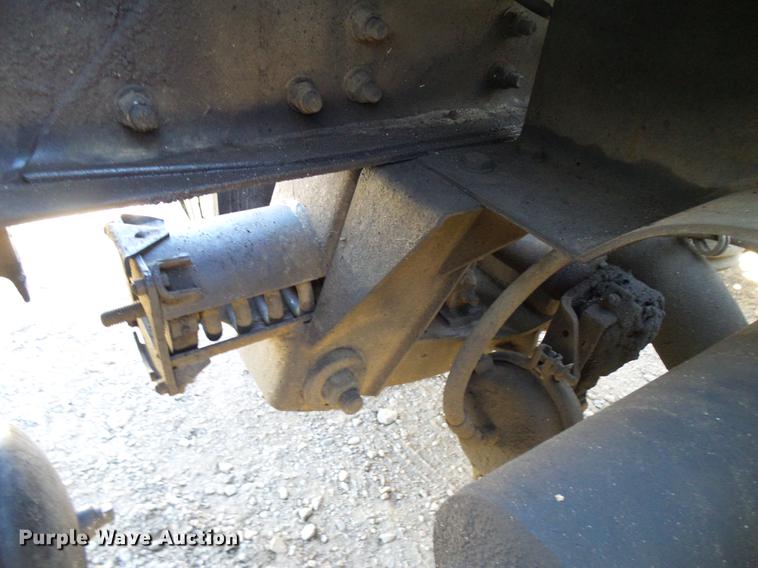 image for item DD5943 1996 Peterbilt 379 semi truck