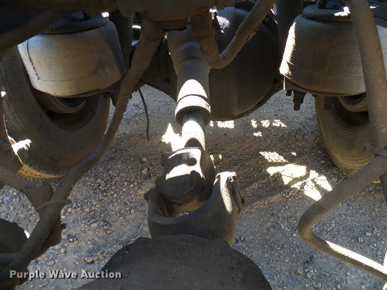 image for item DD5943 1996 Peterbilt 379 semi truck