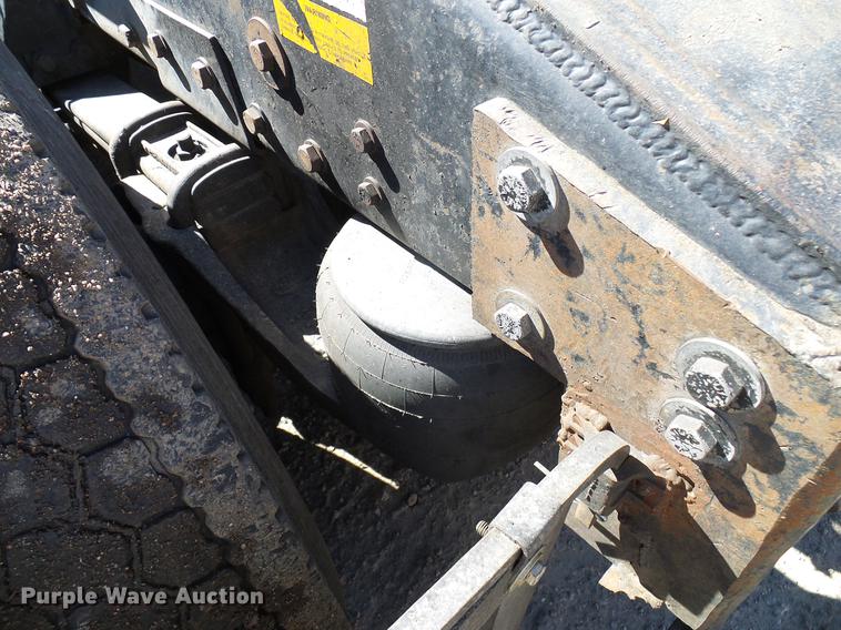 image for item DD5943 1996 Peterbilt 379 semi truck