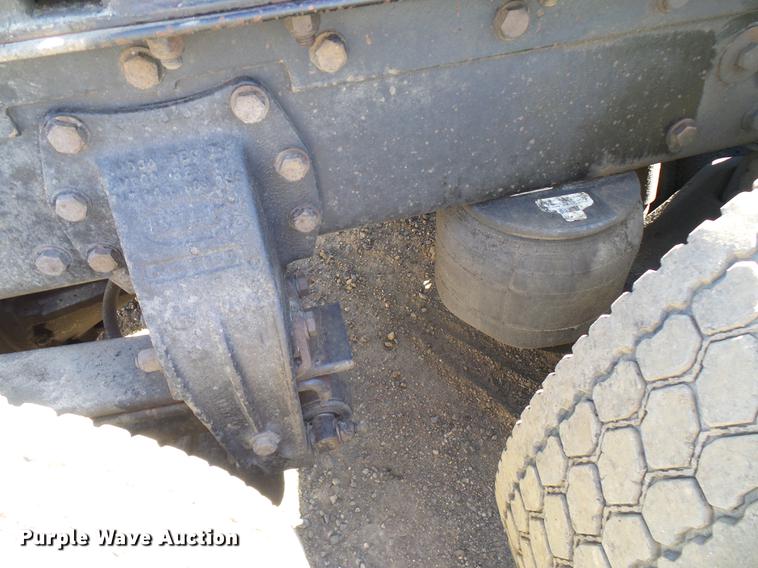 image for item DD5943 1996 Peterbilt 379 semi truck