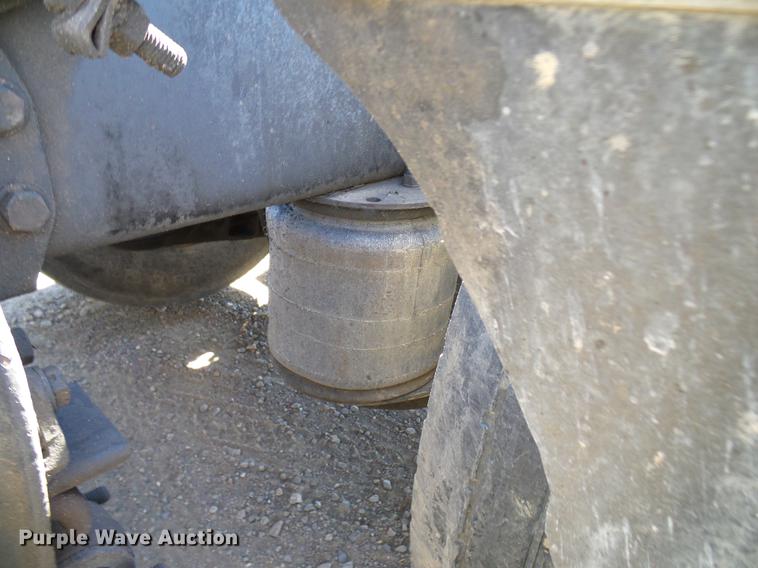 image for item DD5943 1996 Peterbilt 379 semi truck