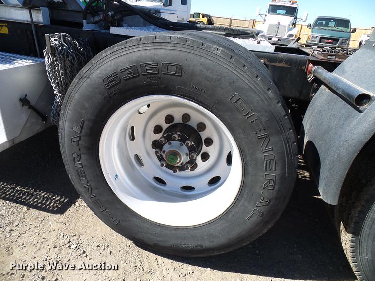 image for item DD5943 1996 Peterbilt 379 semi truck