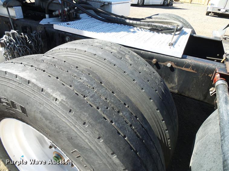 image for item DD5943 1996 Peterbilt 379 semi truck