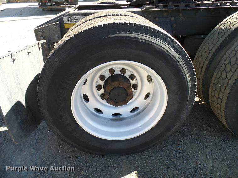 image for item DD5943 1996 Peterbilt 379 semi truck