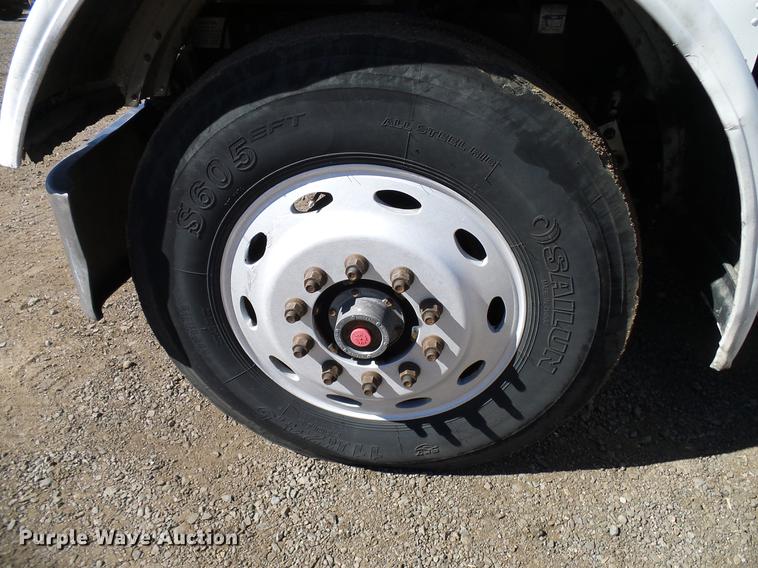 image for item DD5943 1996 Peterbilt 379 semi truck