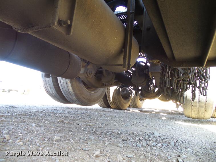 image for item DD5943 1996 Peterbilt 379 semi truck