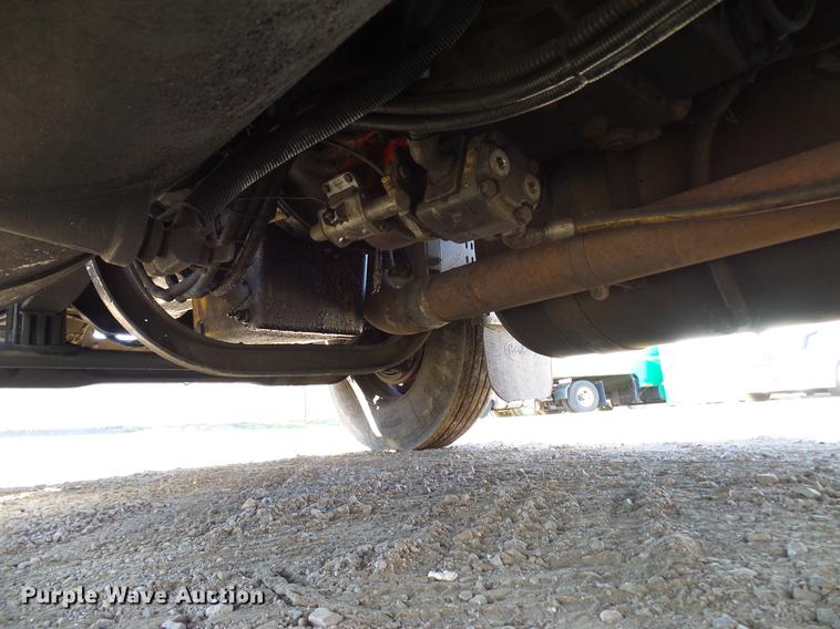 image for item DD5943 1996 Peterbilt 379 semi truck