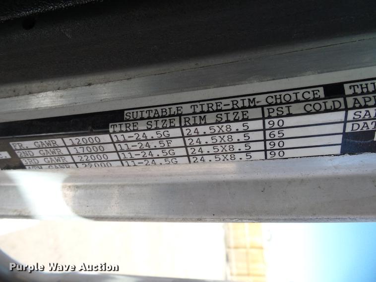 image for item DD5943 1996 Peterbilt 379 semi truck