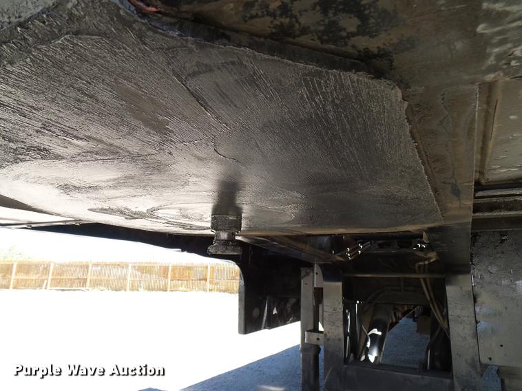 image for item DD5946 2002 Landoll tilt deck equipment trailer