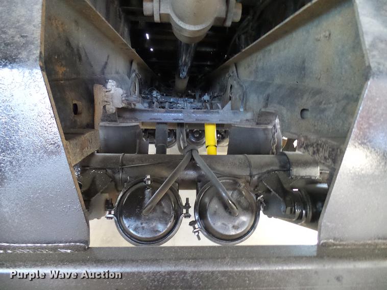 image for item DD5946 2002 Landoll tilt deck equipment trailer