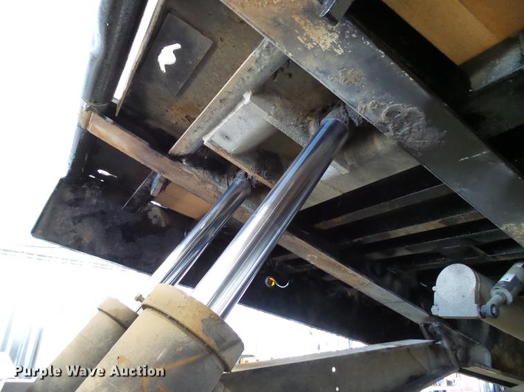 image for item DD5946 2002 Landoll tilt deck equipment trailer