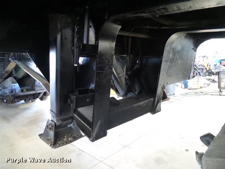 image for item DD5946 2002 Landoll tilt deck equipment trailer