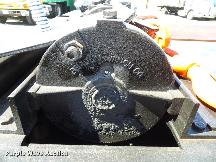 image for item DD5946 2002 Landoll tilt deck equipment trailer