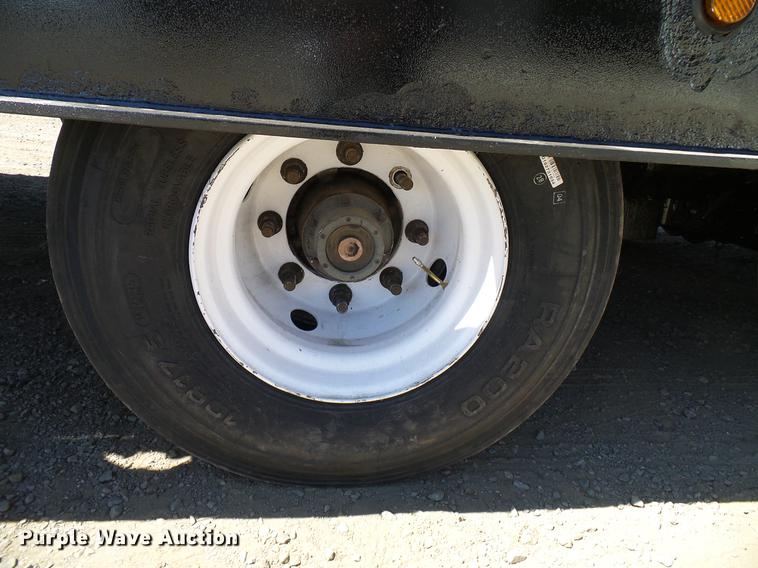 image for item DD5946 2002 Landoll tilt deck equipment trailer