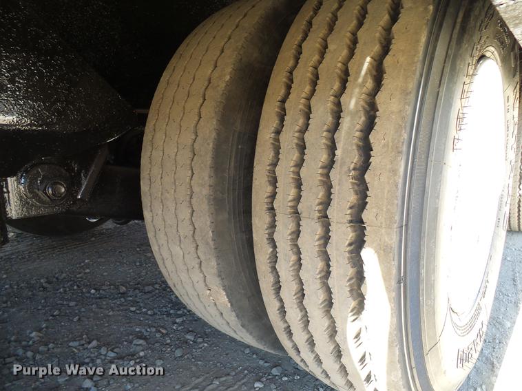 image for item DD5946 2002 Landoll tilt deck equipment trailer