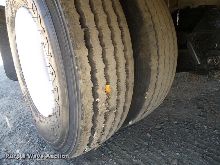 image for item DD5946 2002 Landoll tilt deck equipment trailer