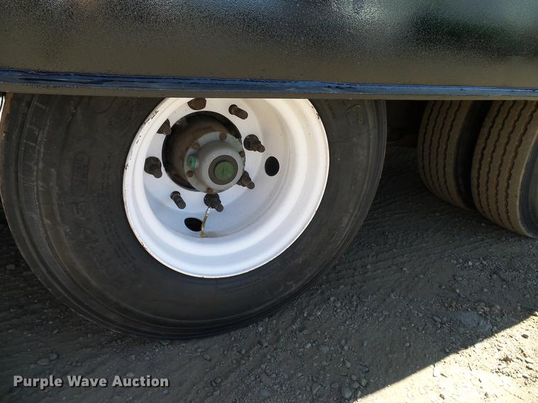 image for item DD5946 2002 Landoll tilt deck equipment trailer