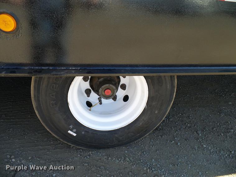 image for item DD5946 2002 Landoll tilt deck equipment trailer