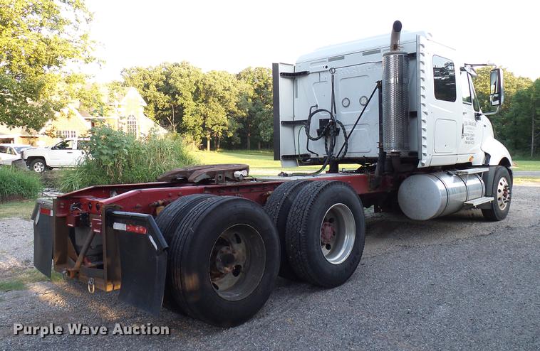 image for item DD8343 2013 International ProStar Plus semi truck