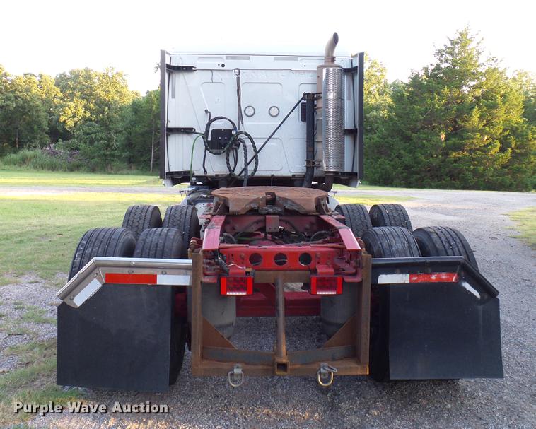 image for item DD8343 2013 International ProStar Plus semi truck