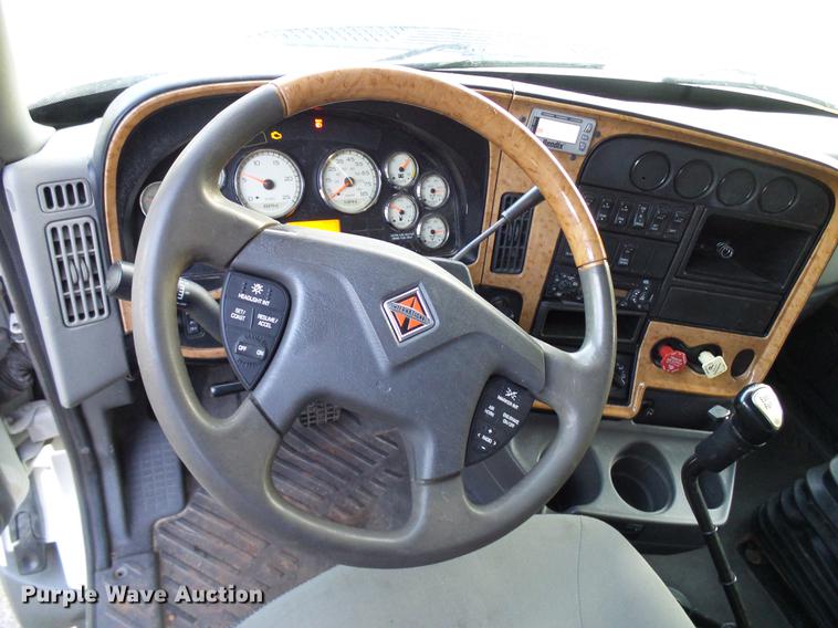 image for item DD8343 2013 International ProStar Plus semi truck