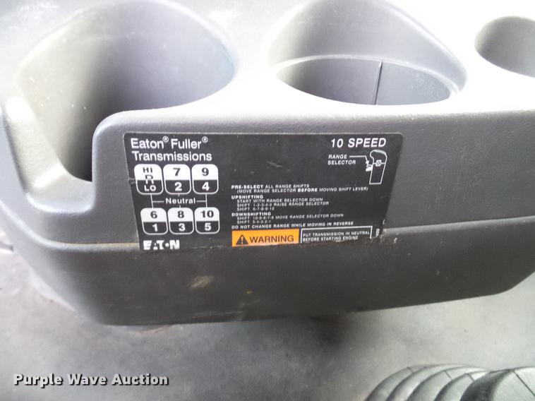 image for item DD8343 2013 International ProStar Plus semi truck