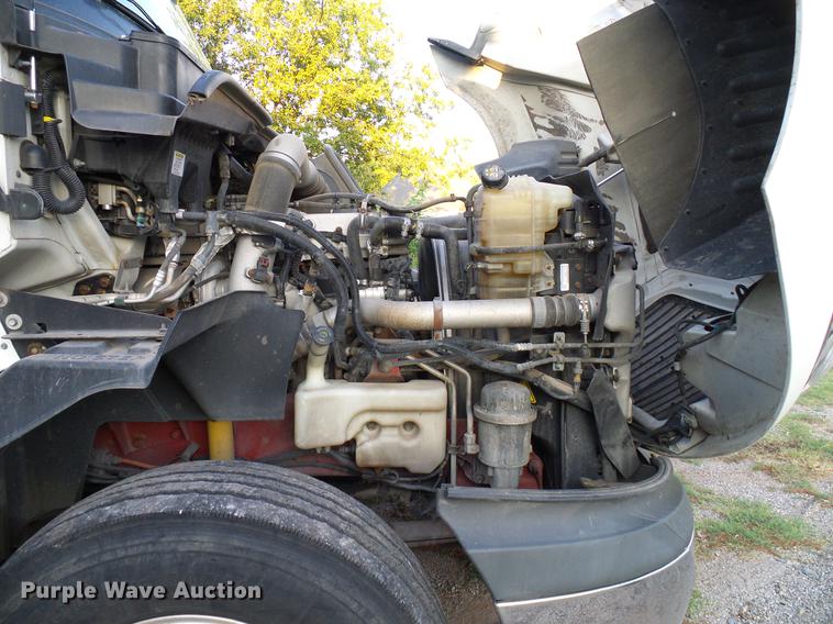 image for item DD8343 2013 International ProStar Plus semi truck