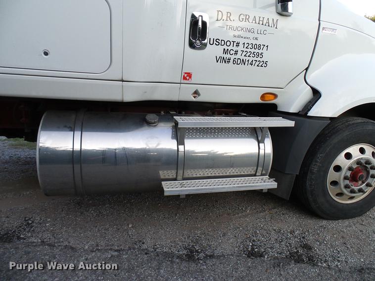 image for item DD8343 2013 International ProStar Plus semi truck