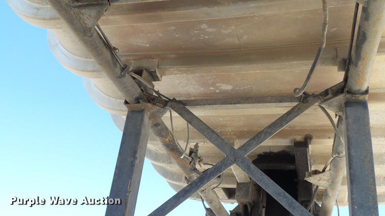 image for item DE4835 1979 Fruehauf end dump trailer