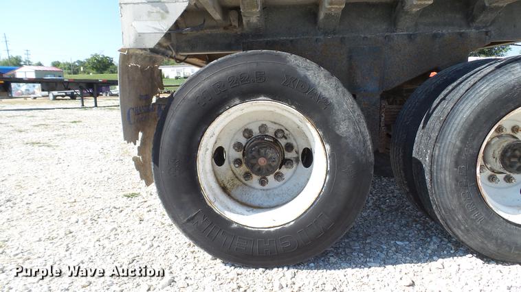 image for item DE4835 1979 Fruehauf end dump trailer