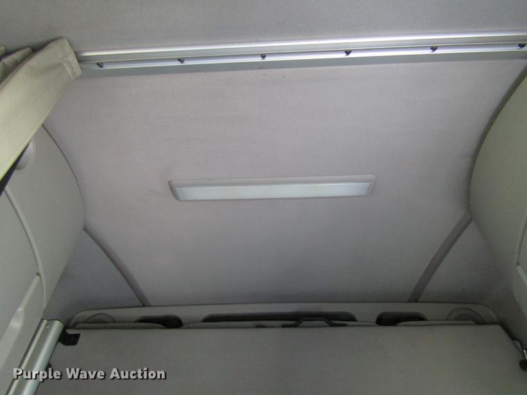 image for item DE5256 2009 Volvo VN semi truck