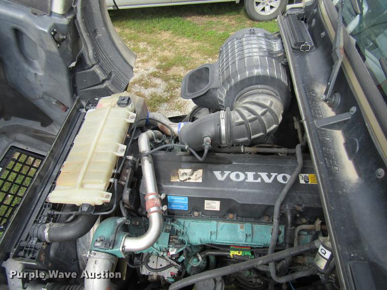image for item DE5256 2009 Volvo VN semi truck